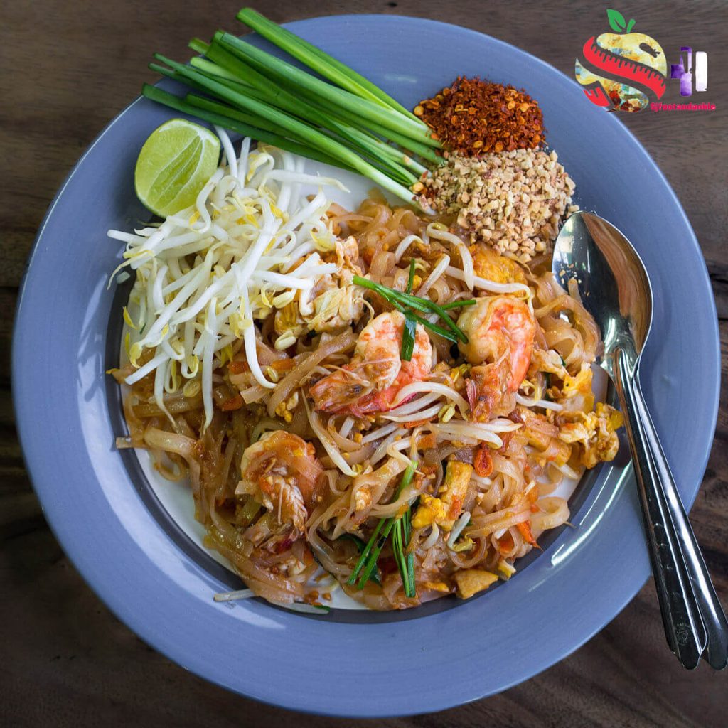 Pad Thai 是为想要尝试来泰国的世界各地游客提供的特色菜它是一种味道出众的面条，在世界各地都很受欢迎“Pad Thai”。大家好，今天小伙伴们又回来和admin见面了。当然，今天Admin还是一如既往的为朋友们准备了很棒的美食菜单，