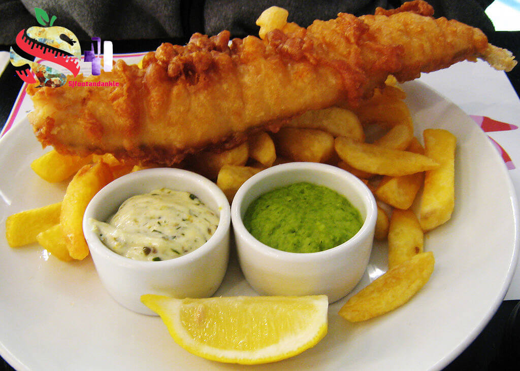 “Fish‘n’chips, England”中最著名、最容易找到的英式菜单。你好，你好。今天就带大家了解一下在英国非常有名的菜单。不得不说，去过英国的人都不能错过。让我们回到这个热门菜单，“ Fish 'n'chips, England”，我必须说这是一个自 19 